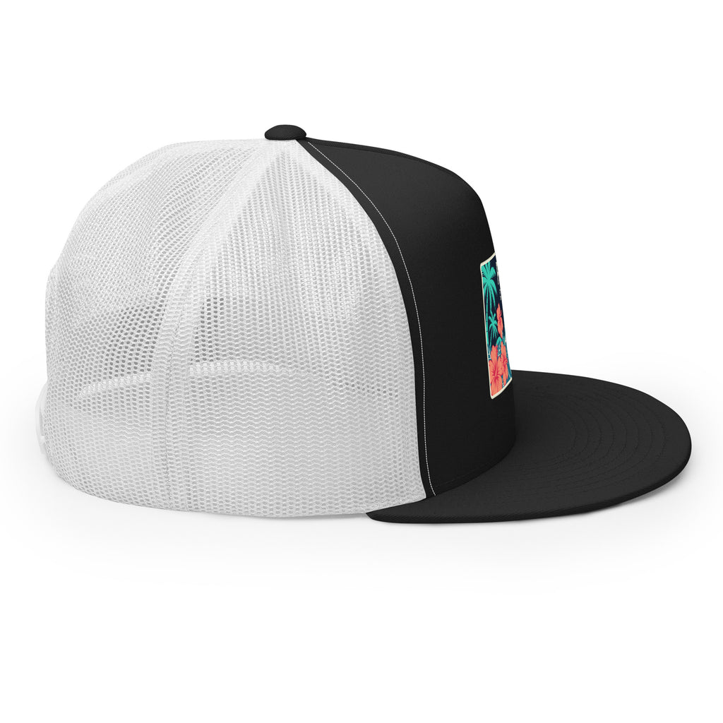 Trucker-Cap weißes Mesh vorn, schwarzer Schirm, Seitenstreifen mit kleinem Patch