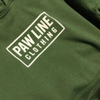 Grünes Hoodie-Logo-Patch mit Schriftzug Pawline Clothing auf der Brust.