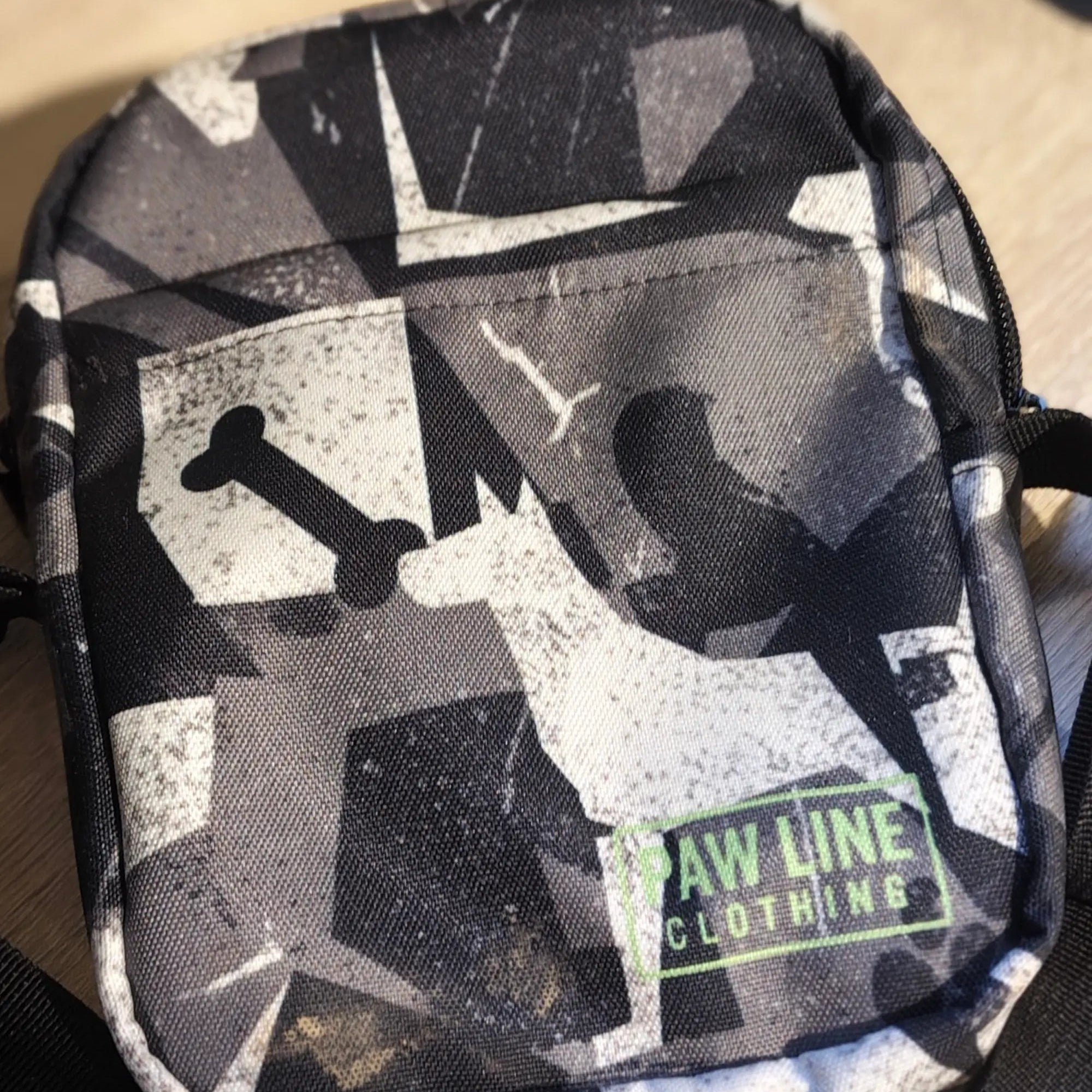 Gassitasche für Hundebsitzer mit allen Fächern