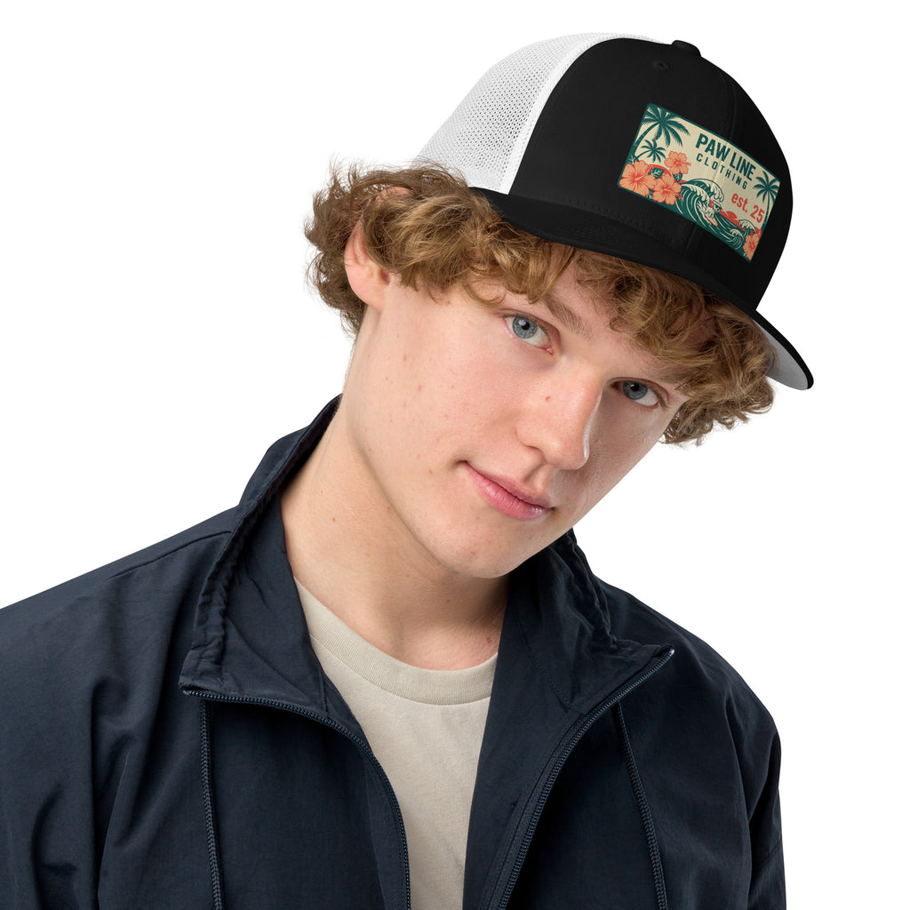 Getragene Trucker-Cap schwarz-weiß mit „PAW LINE“ Logo-Patch