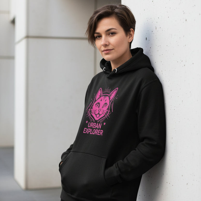 Urban Explorer Cat Hoodie Schwarz Frontansicht Katzenliebhaber Lifestyle