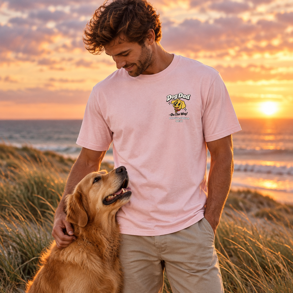 Hellrosa Baumwoll-T-Shirt mit Rundhalsausschnitt und Dog-Dad-Motiv auf der Brust