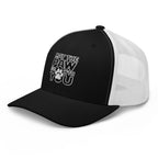 Schwarze Trucker-Cap mit weißem Netz, 3/4-Ansicht, Logo-Print vorne