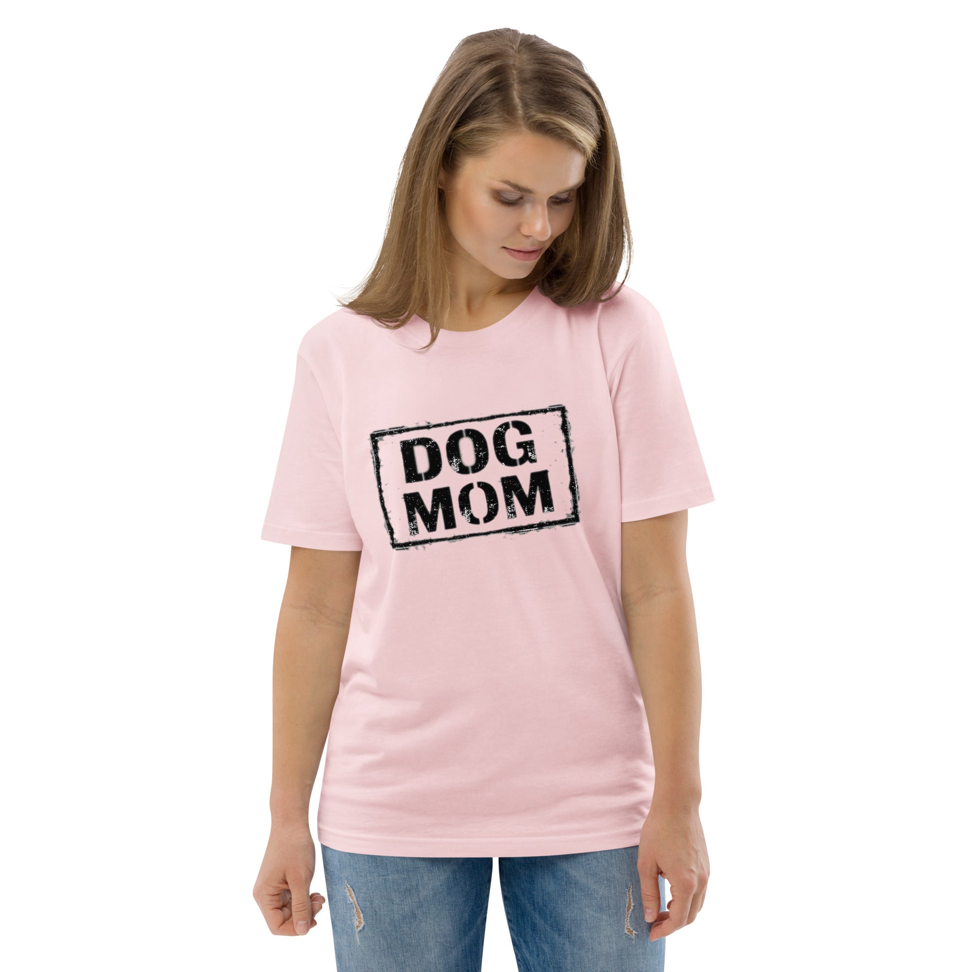 Unisex-T-Shirt hellrosa, leicht geneigte Ansicht mit „DOG MOM“-Vintage-Boxprint