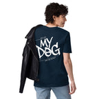French‑Navy T‑Shirt am Modell, Rückenprint „MY DOG“ in Weiß