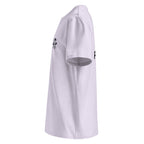 Bio-Baumwoll-T-Shirt in hellem Lila, Seitenansicht mit seitlichem Motiv