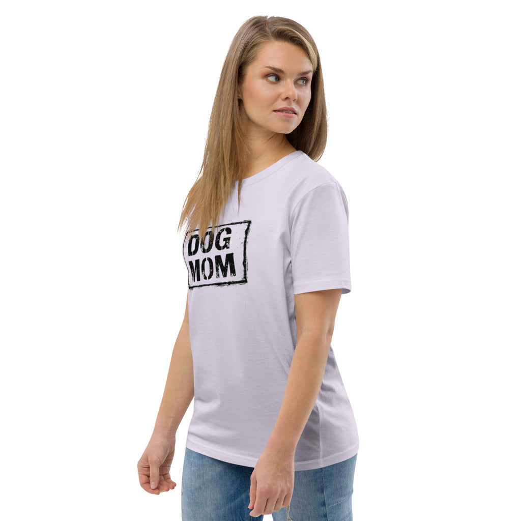 Unisex-T-Shirt in Lavendel mit Frontprint „DOG MOM“ im Rechteck, seitliche Ansicht