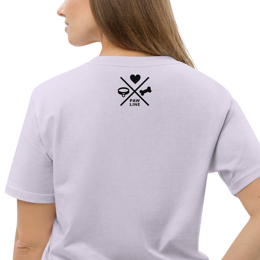 Unisex-T-Shirt in Lavendel, Rückenansicht mit Print aus Herz, Pfote und Stiftkreuz