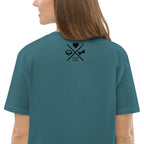 Rückseite Unisex-T-Shirt petrol mit Pawline-Logo und Herzkreuz über dem Nacken