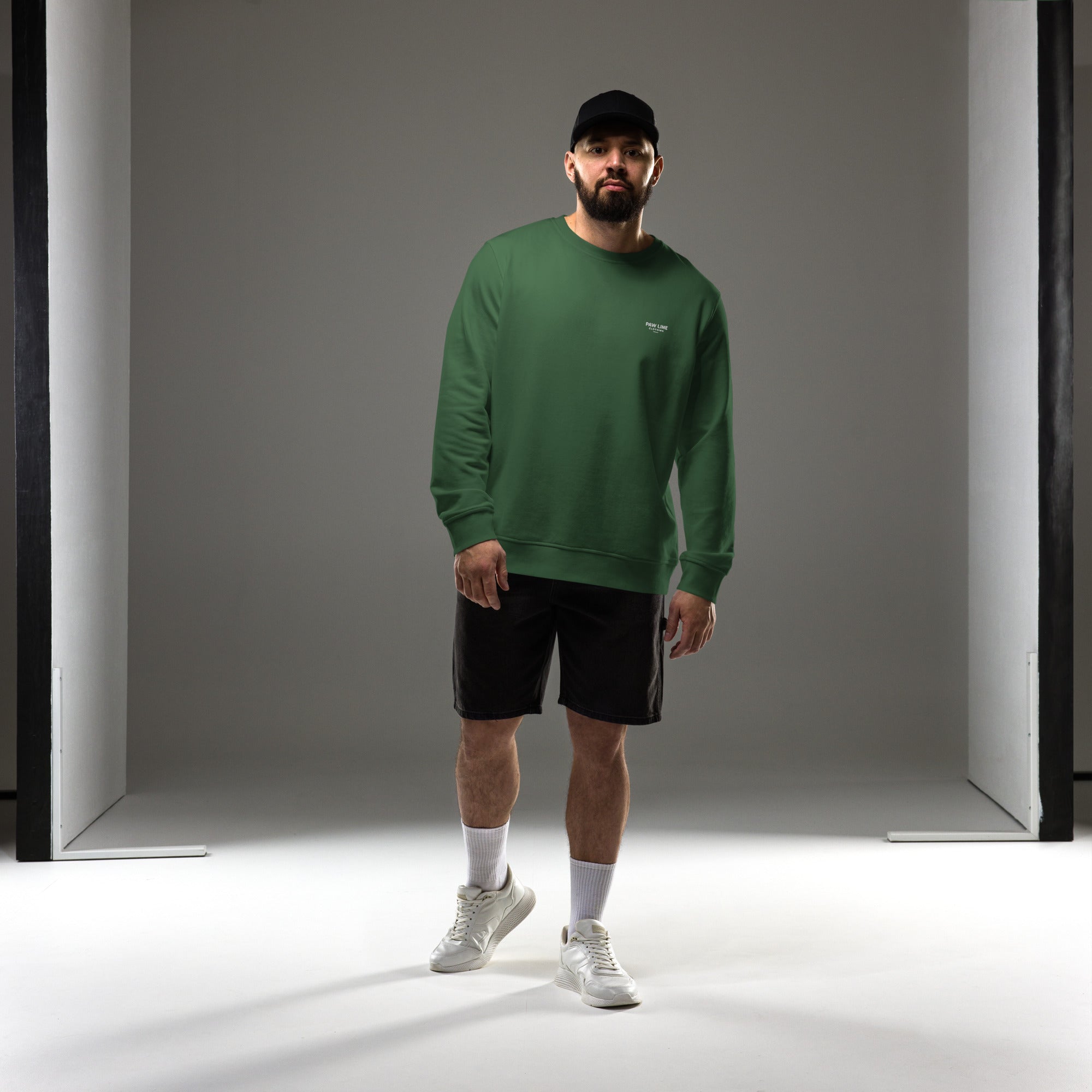 Grünes Unisex-Sweatshirt aus Bio-Baumwolle mit Brust-Logo, langärmlig