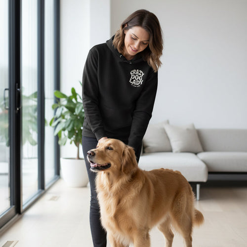 Schwarzer Hoodie mit Kapuze, Kängurutasche und „Crazy Dog Lady“-Motiv.