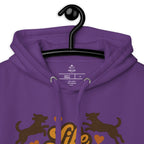 Lila Hoodie im Detail: Kapuze mit Kordelöffnung und großes Hunde-Printmotiv am Vorderteil