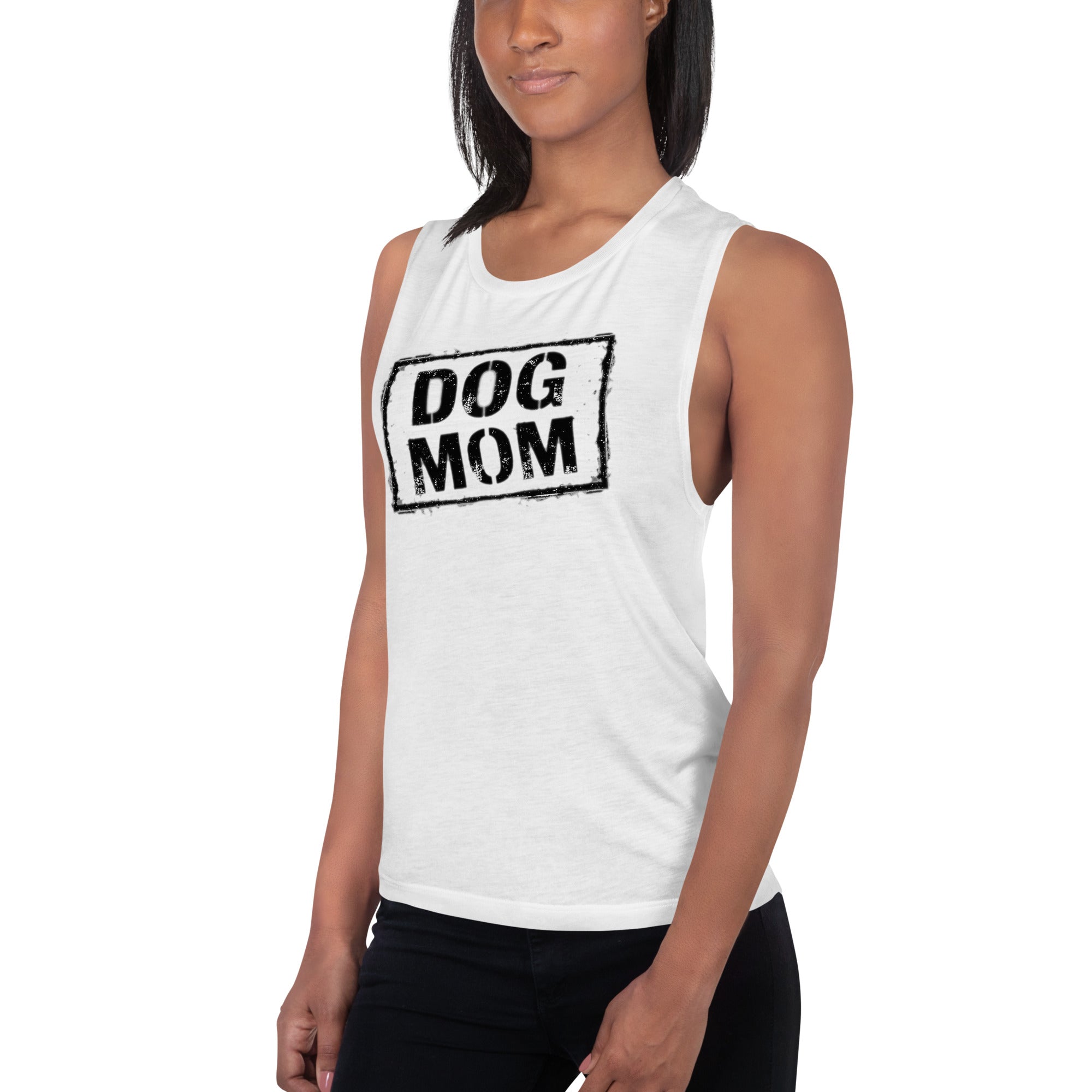 Damen Muscle-Tank-Top, weißes ärmelloses Top mit Rundhalsausschnitt und „DOG MOM“-Motiv