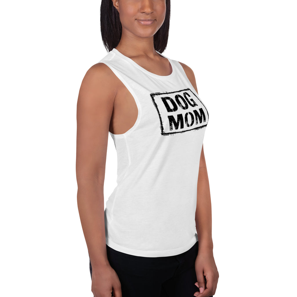 Damen Muscle-Tank-Top, weiß, seitlicher Blick: ärmellos mit Rundhalsausschnitt und „DOG MOM“